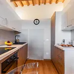 Apartamento Hostly Arno Riverside Residence-10min From Tower Pisa
