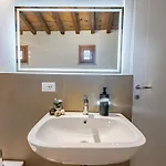 Hostly Arno Riverside Residence-10min From Tower