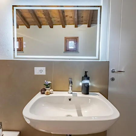Hostly Arno Riverside Residence-10min From Tower