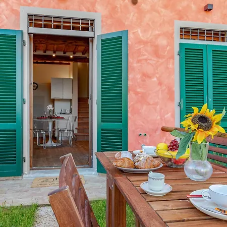 Hostly Arno Riverside Residence-10min From Tower Апартаменты Пиза